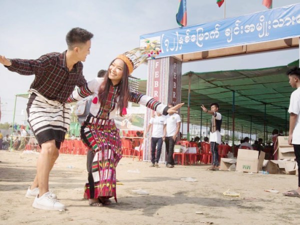 Courtship, dance and fashion—Chin&nbsp;style